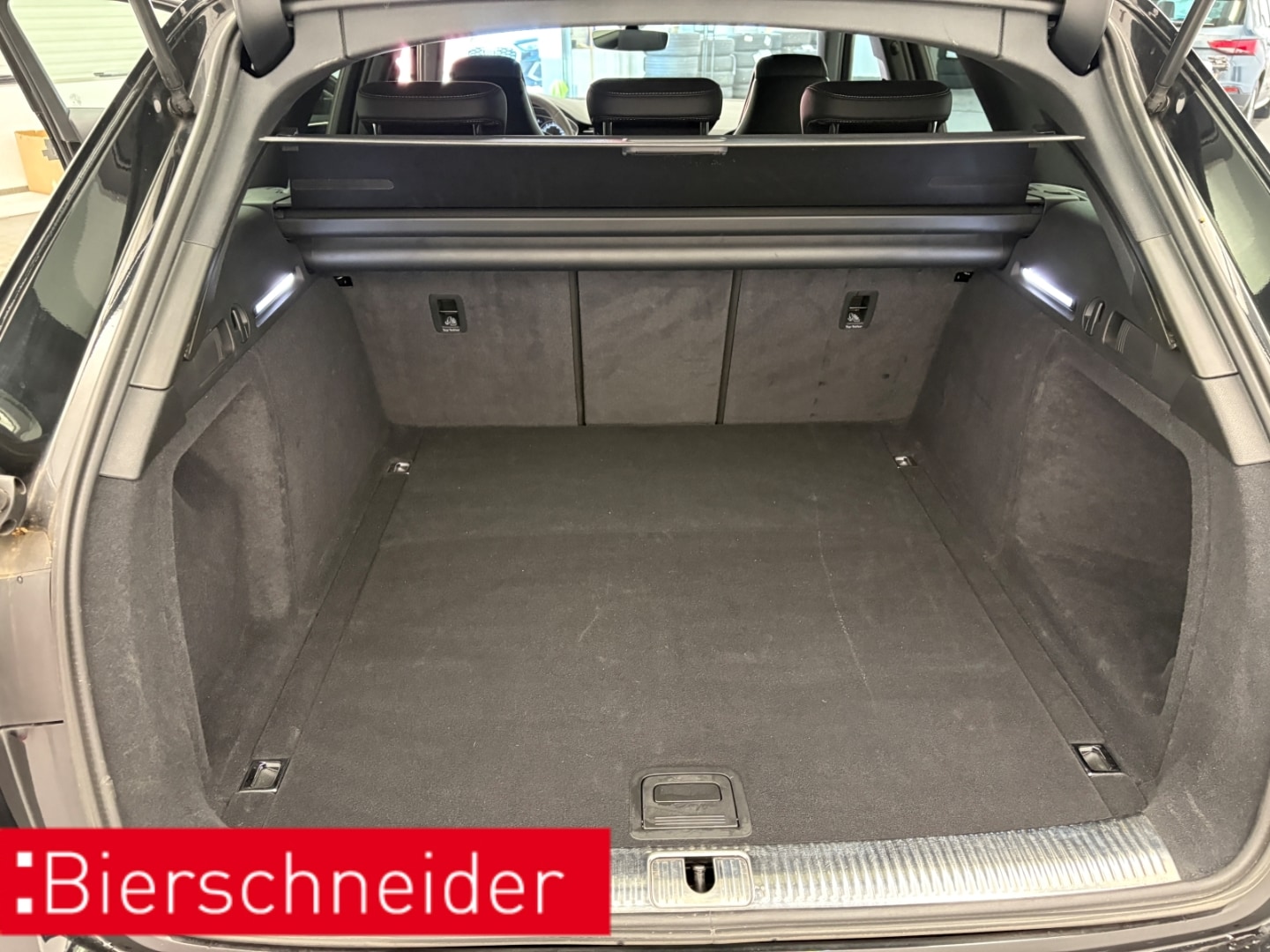 Bild über Audi RS 4 Avant TFSI quattro tiptronic - für weitere Informationen kontaktieren Sie den Audi Partner