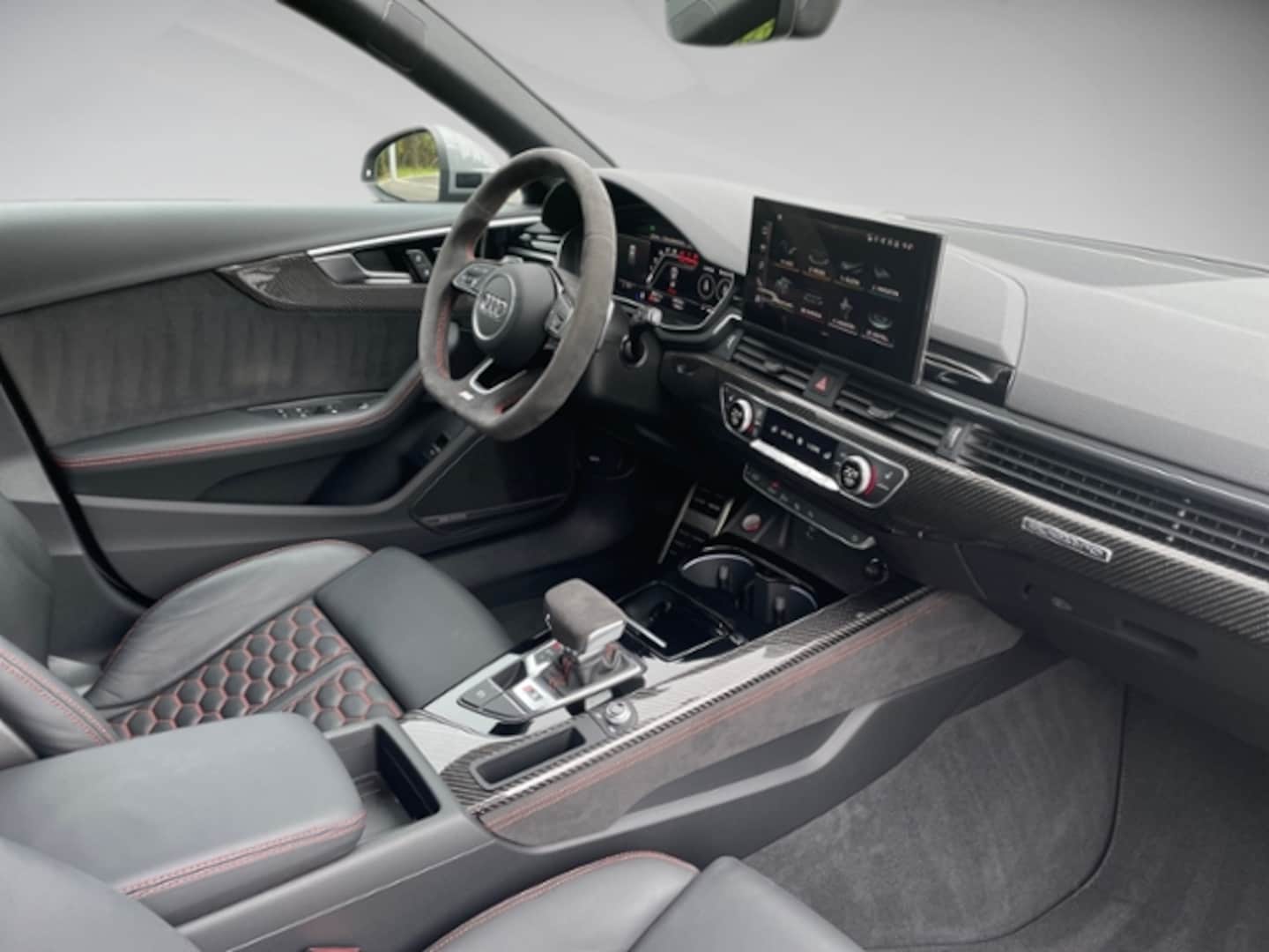 Bild über Audi RS 4 Avant TFSI quattro tiptronic - für weitere Informationen kontaktieren Sie den Audi Partner