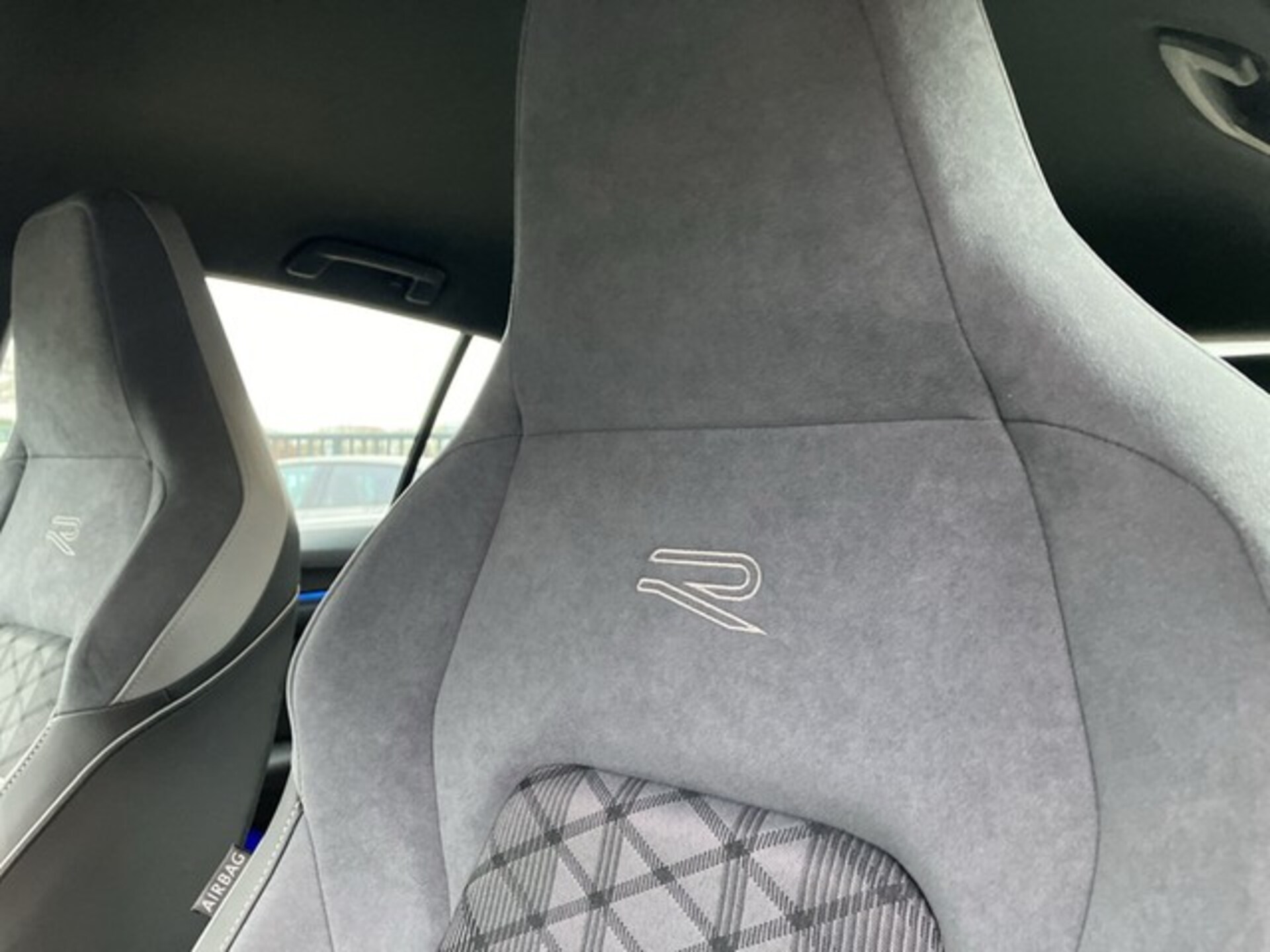 Volkswagen Golf R-Line