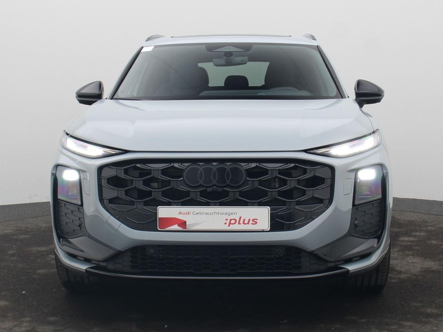 Bild über Audi Q3 SUV TFSI quattro 195 kW S tronic - für weitere Informationen kontaktieren Sie den Audi Partner