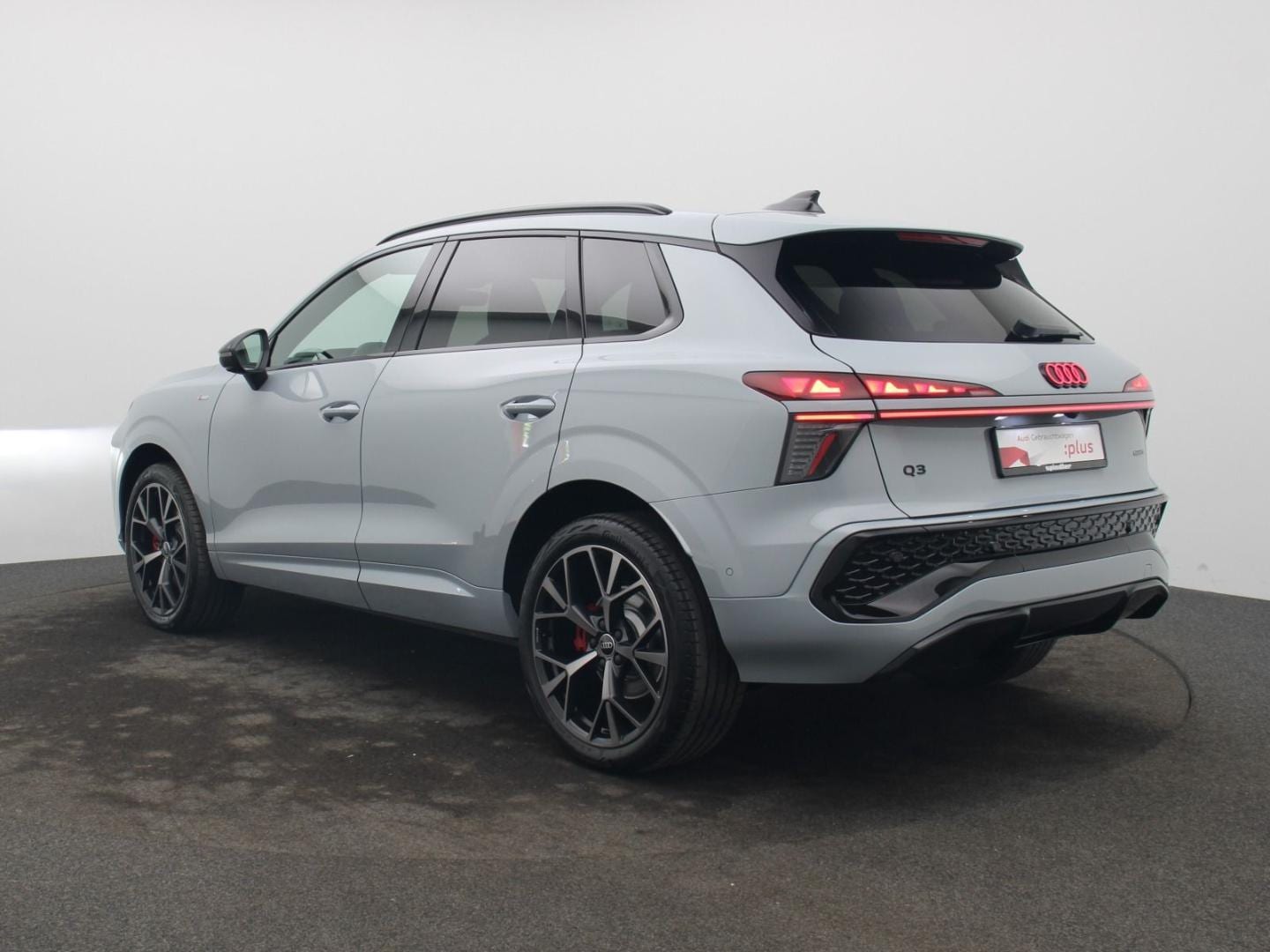 Bild über Audi Q3 SUV TFSI quattro 195 kW S tronic - für weitere Informationen kontaktieren Sie den Audi Partner