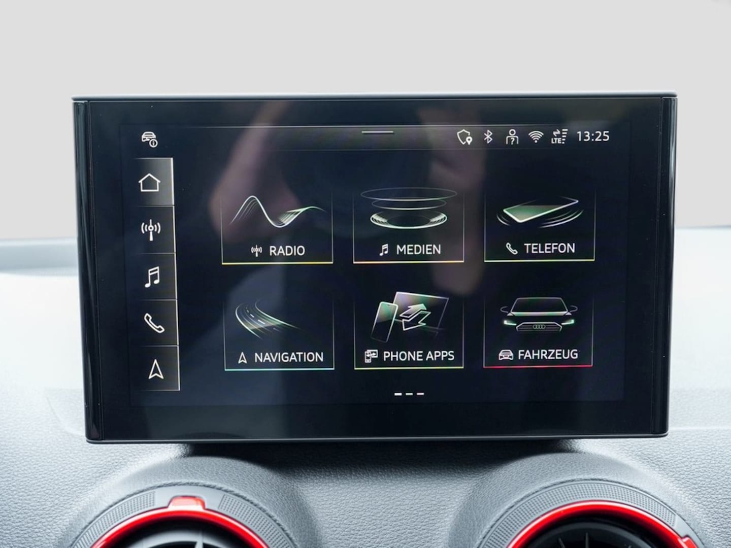 Bild über Audi Q2 S line 35 TFSI S tronic - für weitere Informationen kontaktieren Sie den Audi Partner