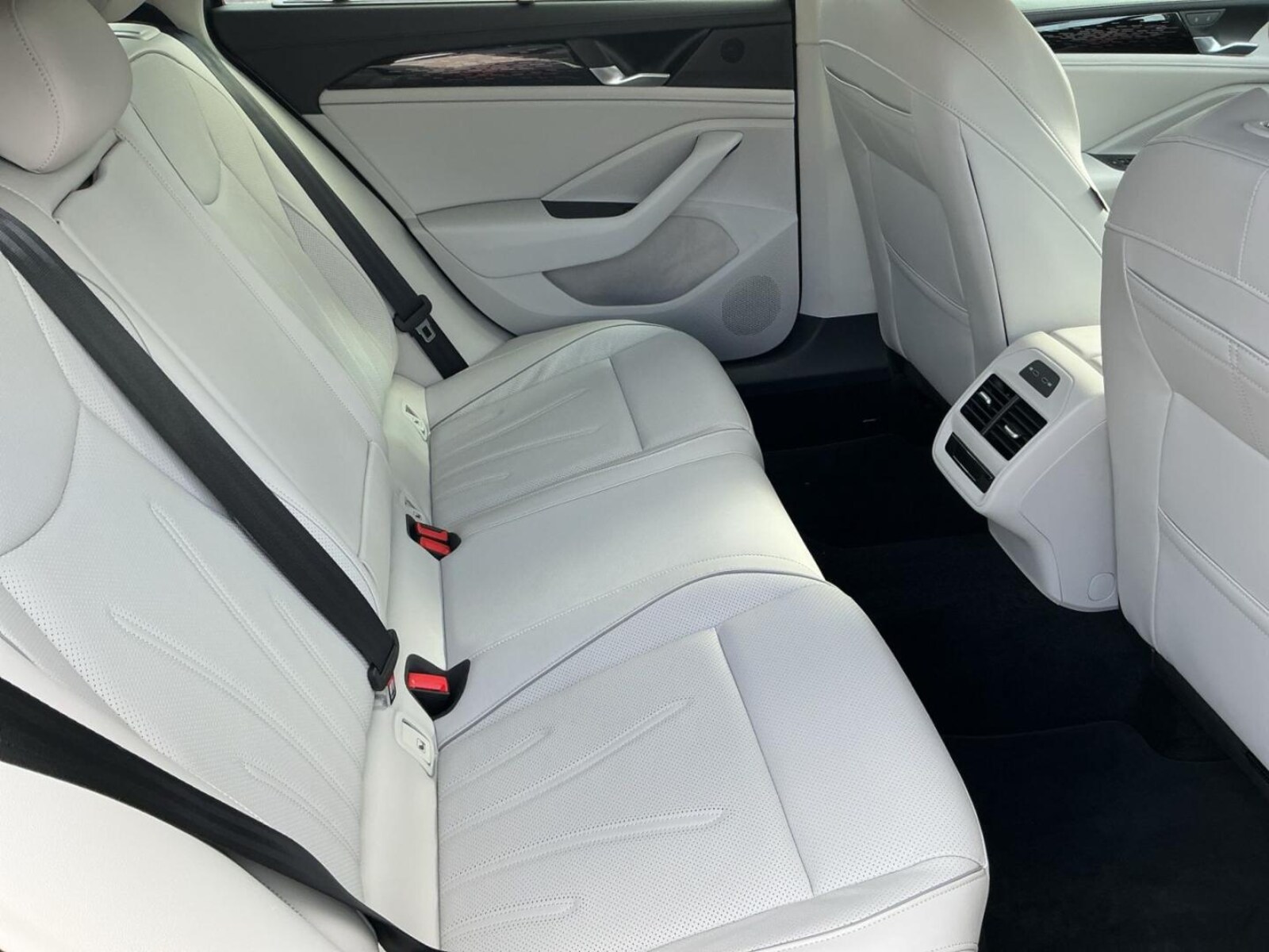Volkswagen Passat – Bild 15