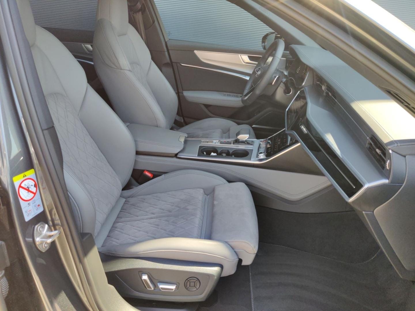 Bild über Audi S6 Avant TDI quattro tiptronic - für weitere Informationen kontaktieren Sie den Audi Partner