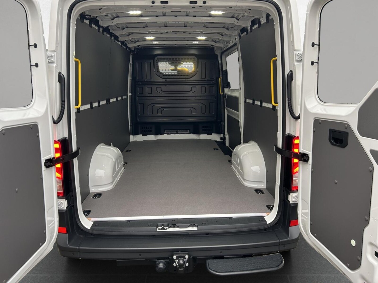 Volkswagen Crafter Kasten mittlerer Radstand – Bild 7