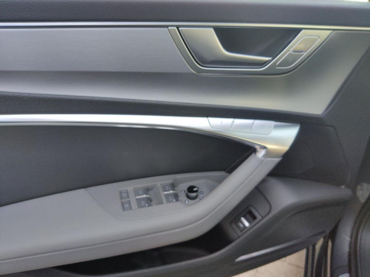 Bild über Audi S6 Avant TDI quattro tiptronic - für weitere Informationen kontaktieren Sie den Audi Partner
