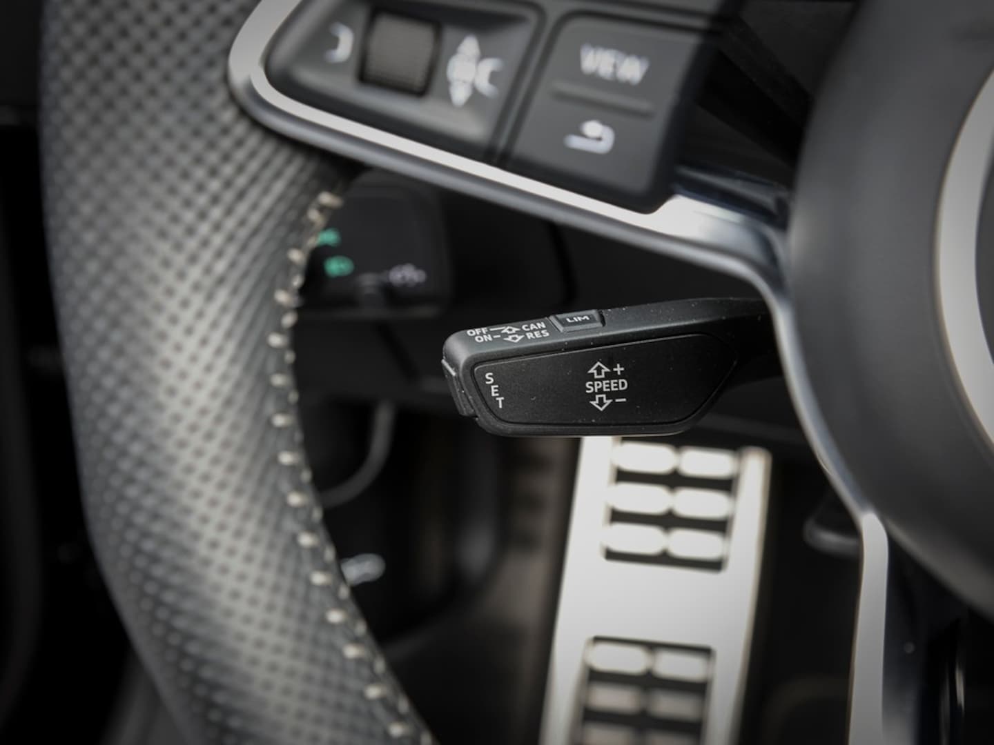 Bild über Audi TT Roadster 45 TFSI quattro S tronic - für weitere Informationen kontaktieren Sie den Audi Partner
