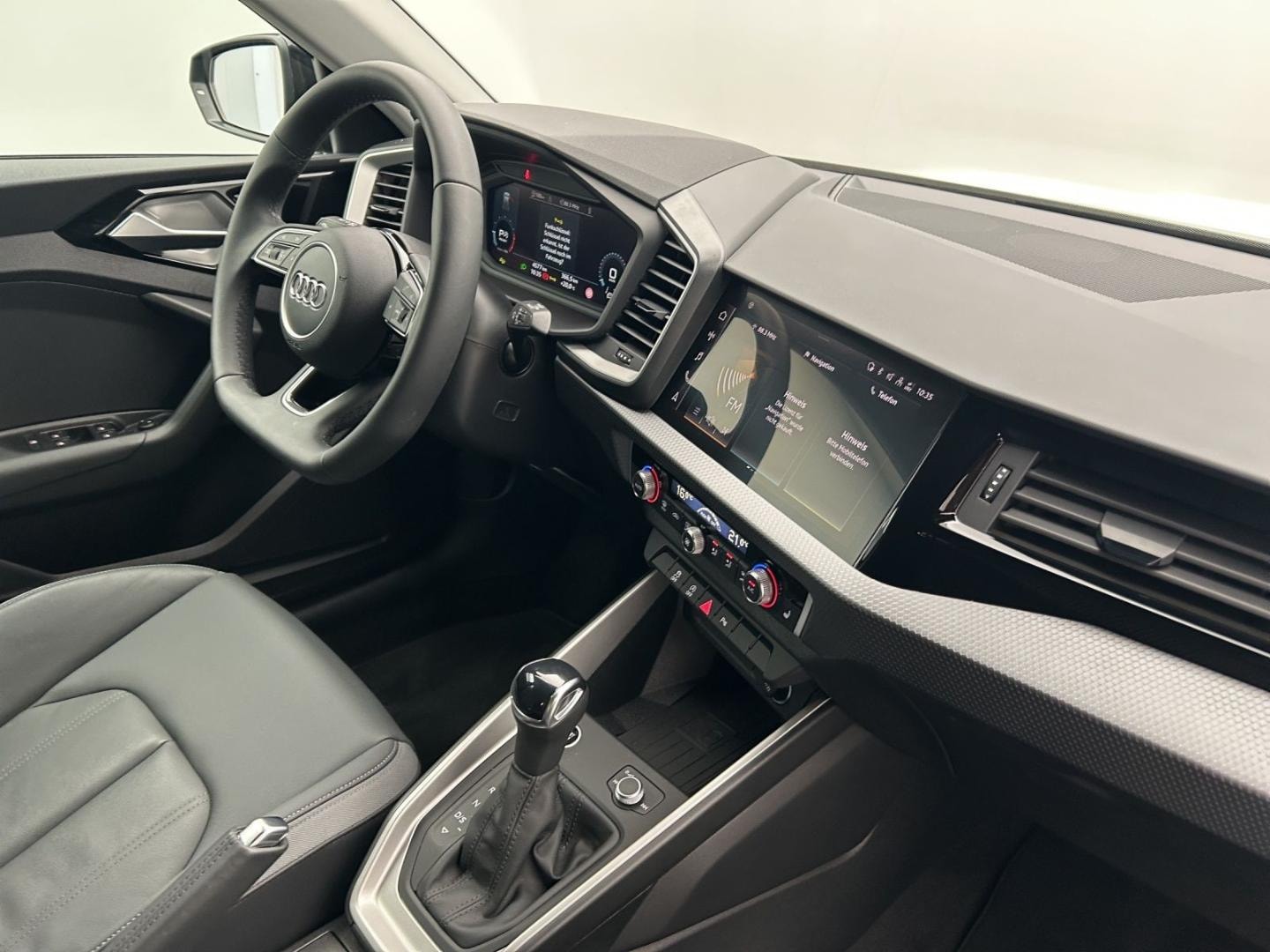 Bild über Audi A1 Sportback S line 25 TFSI S tronic - für weitere Informationen kontaktieren Sie den Audi Partner