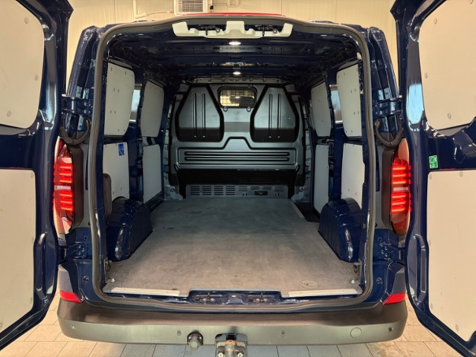 Volkswagen Transporter Kasten kurzer Radstand – Bild 4