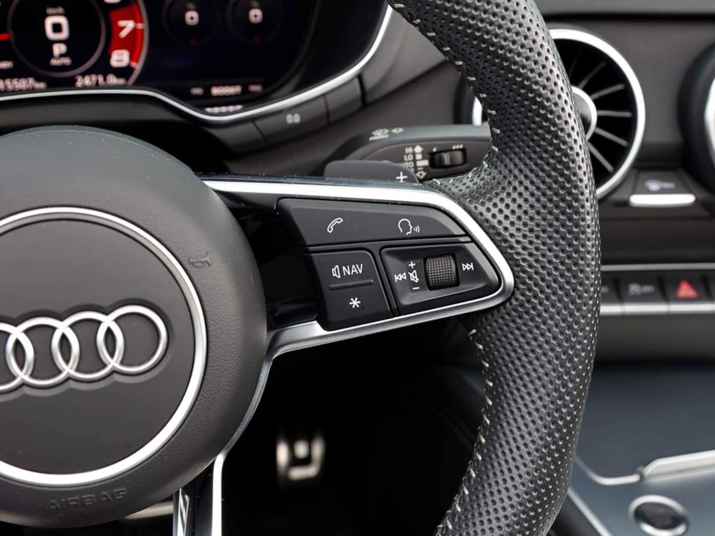 Bild über Audi TT Roadster 45 TFSI quattro S tronic - für weitere Informationen kontaktieren Sie den Audi Partner