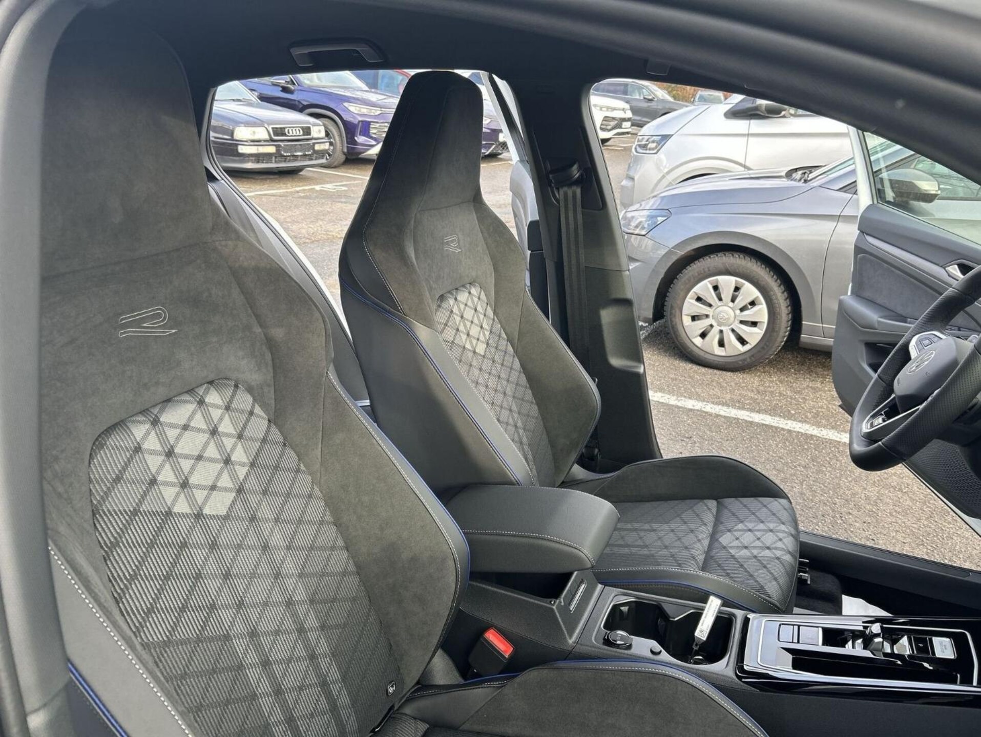 Volkswagen Golf R-Line
