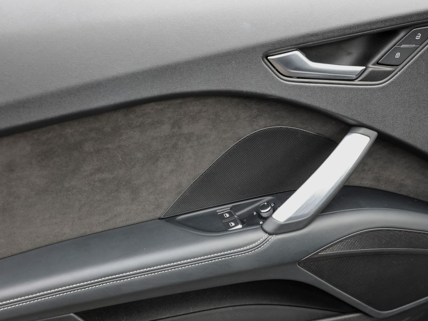 Bild über Audi TT Roadster 45 TFSI quattro S tronic - für weitere Informationen kontaktieren Sie den Audi Partner