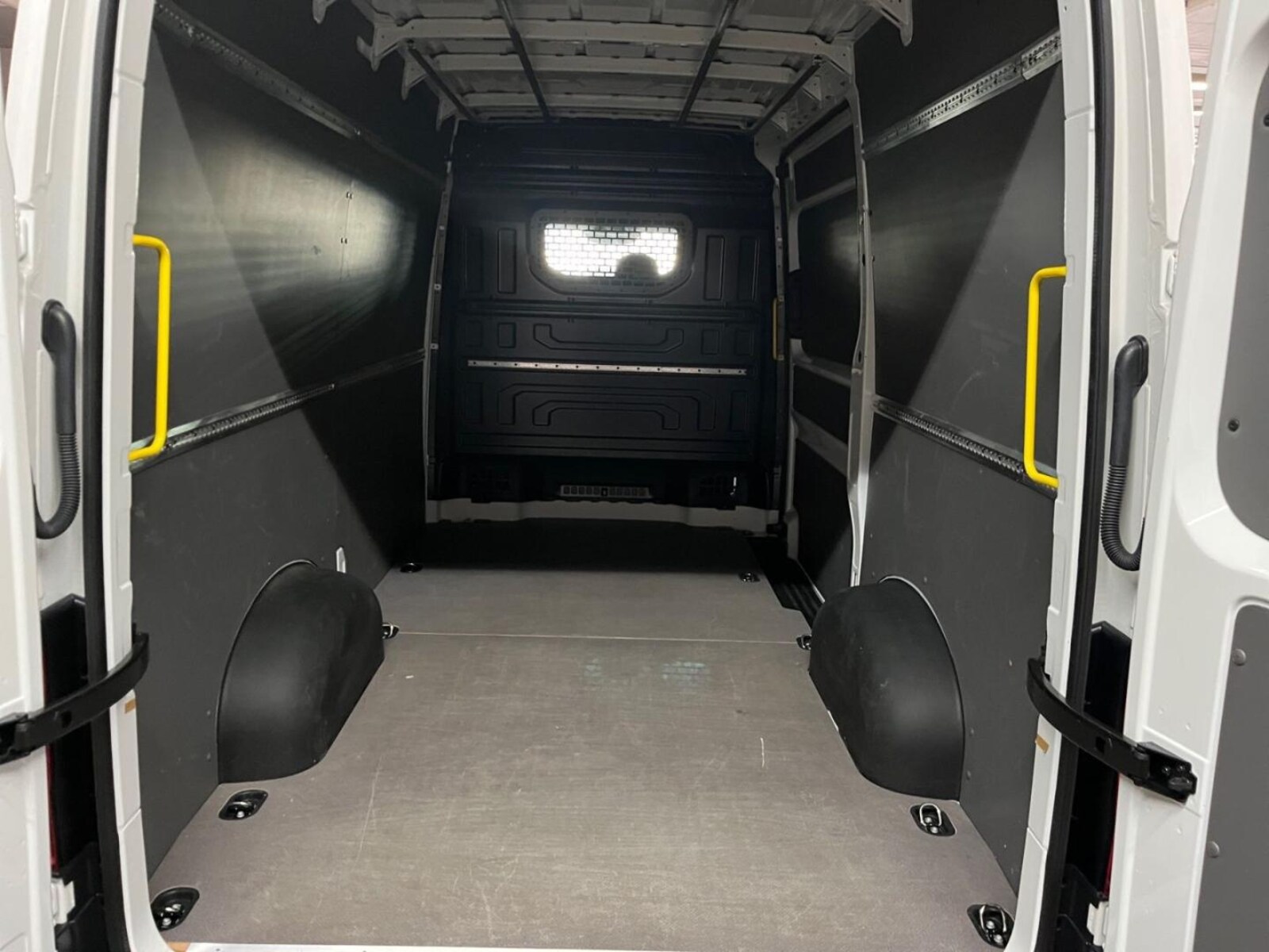 Volkswagen Crafter Kasten mittlerer Radstand – Bild 17