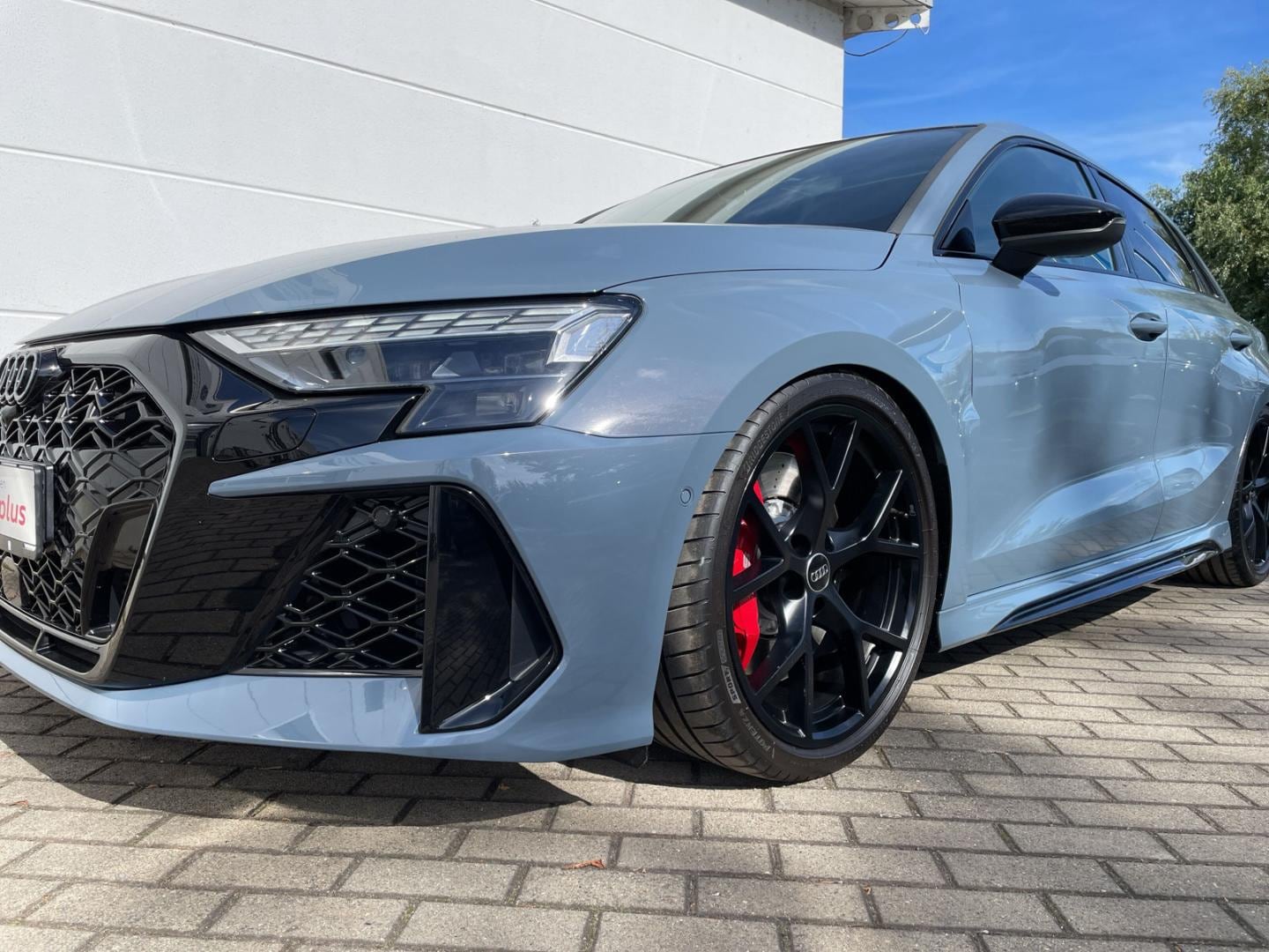 Bild über Audi RS 3 Sportback TFSI quattro S tronic - für weitere Informationen kontaktieren Sie den Audi Partner