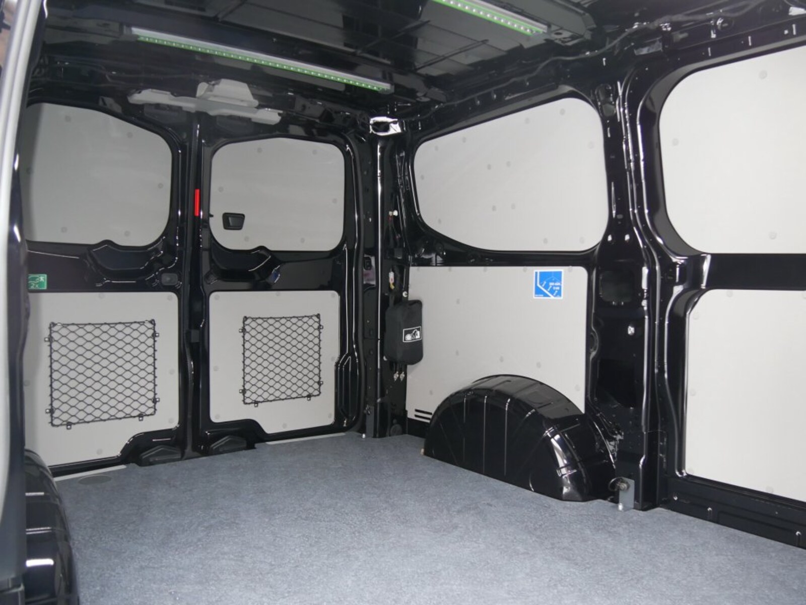 Volkswagen Transporter Kasten kurzer Radstand – Bild 13