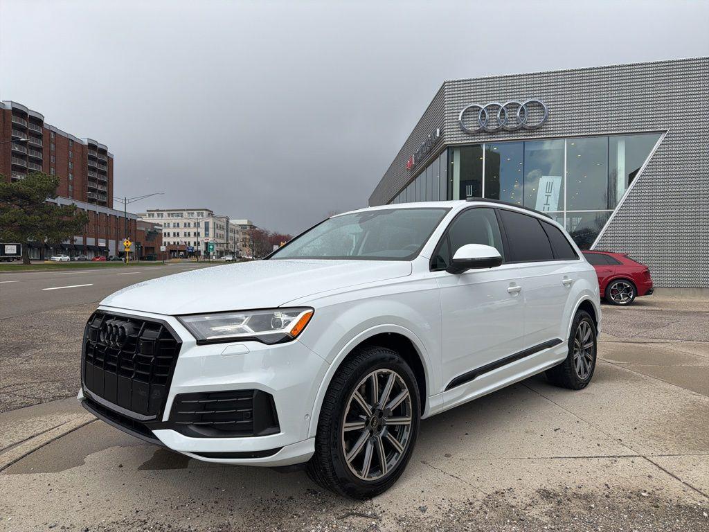 2023 Audi Q7 Premium Plus