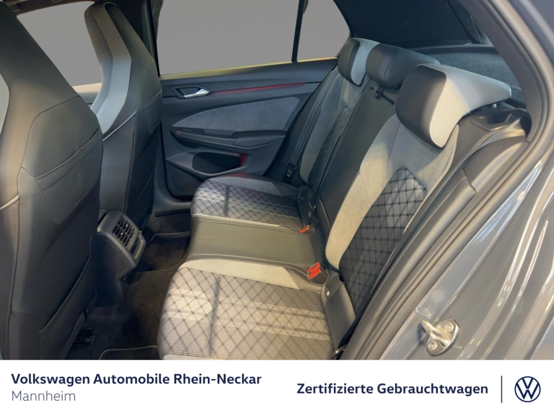 Volkswagen Golf R-Line