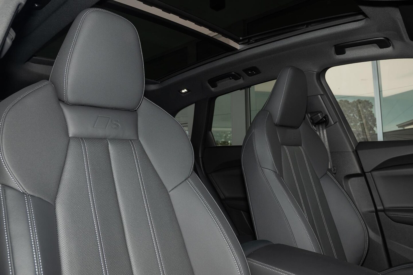 Image about Audi Q5 SUV e-hybrid quattro S tronic