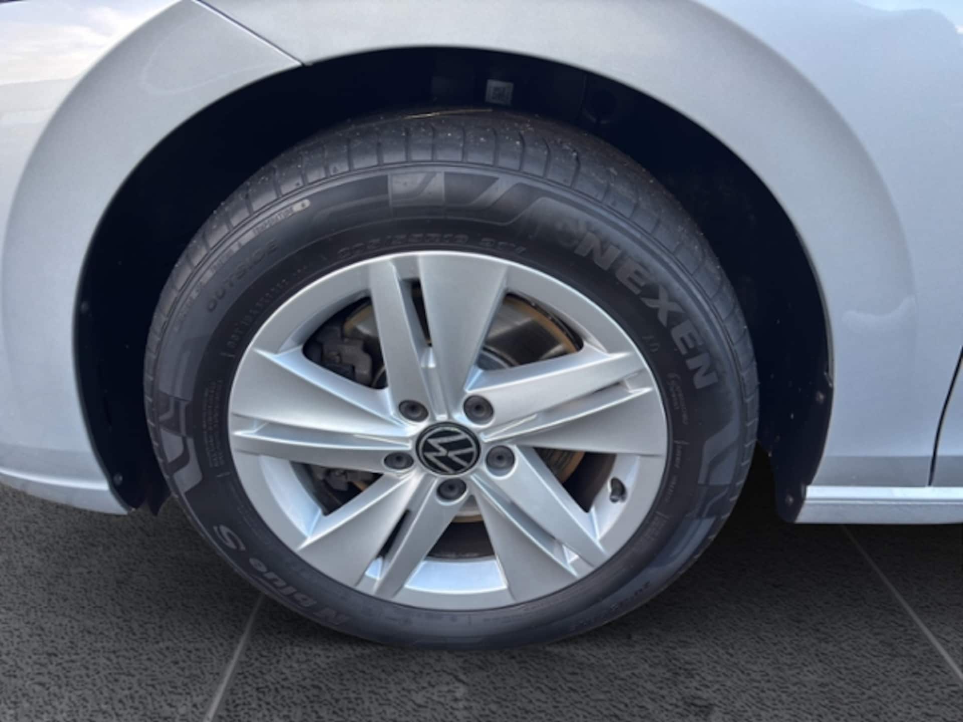Volkswagen Golf Variant Life