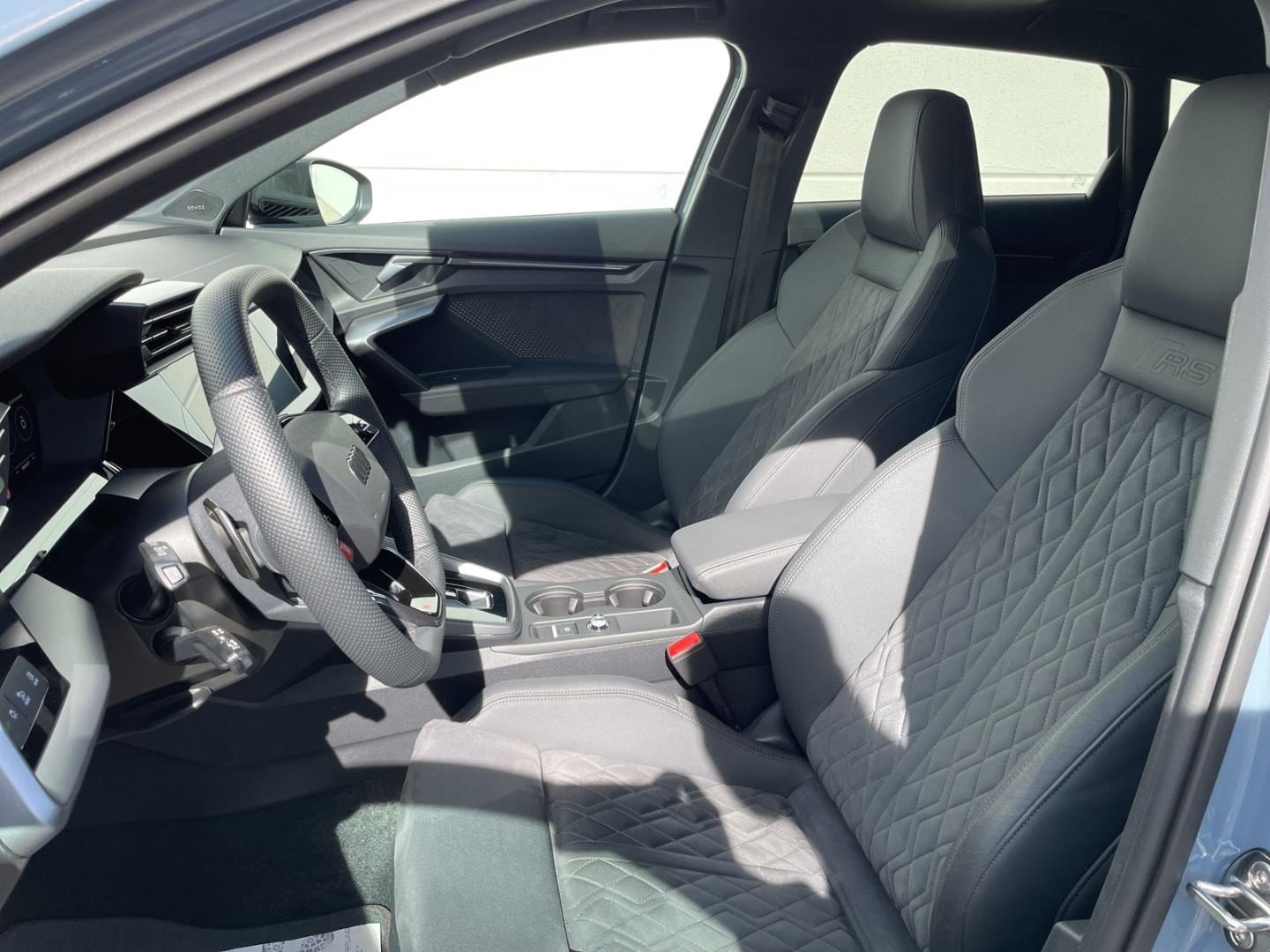 Bild über Audi RS 3 Sportback TFSI quattro S tronic - für weitere Informationen kontaktieren Sie den Audi Partner
