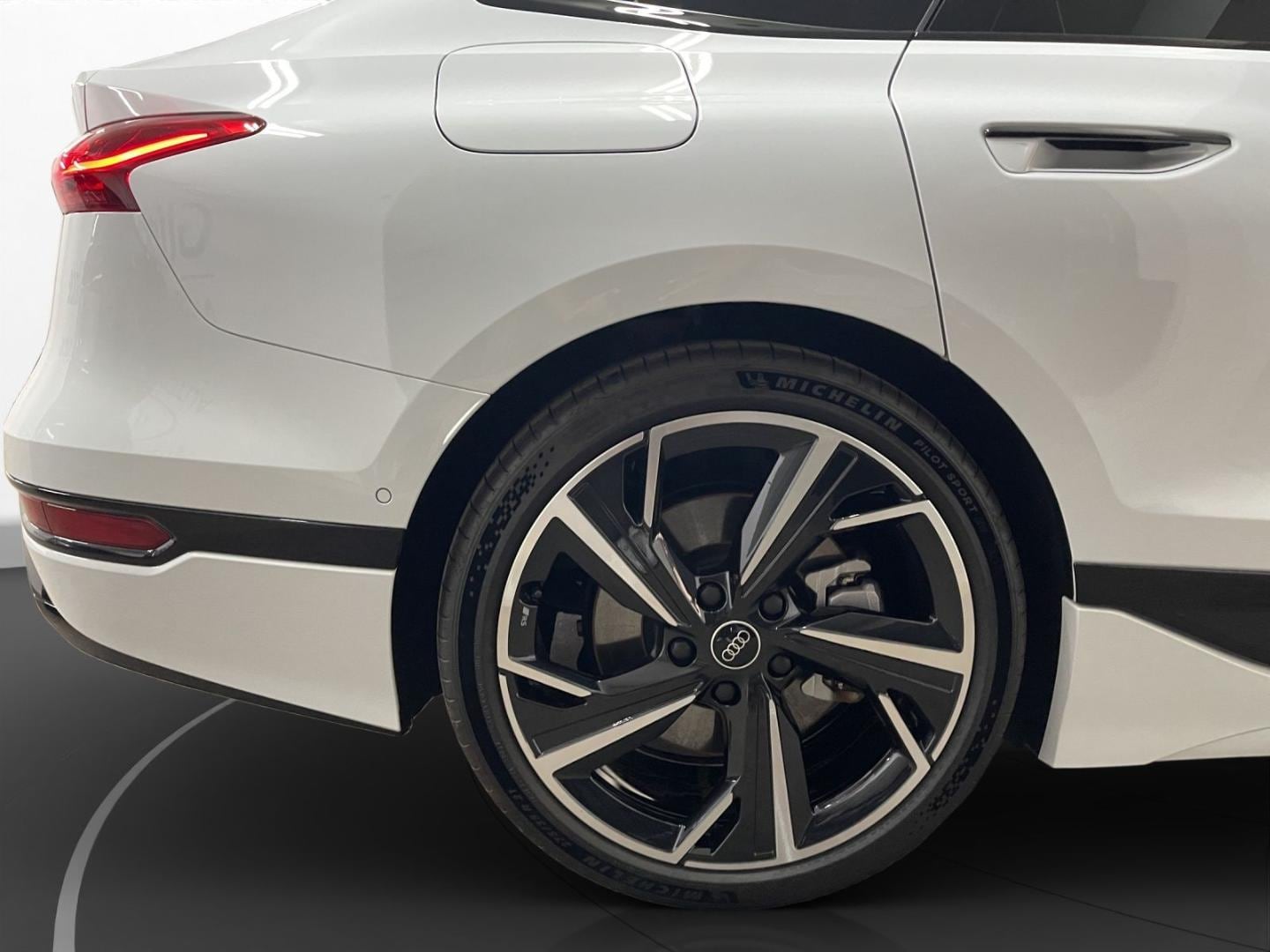 Bild über Audi A6 Sportback e-tron e-tron performance - für weitere Informationen kontaktieren Sie den Audi Partner
