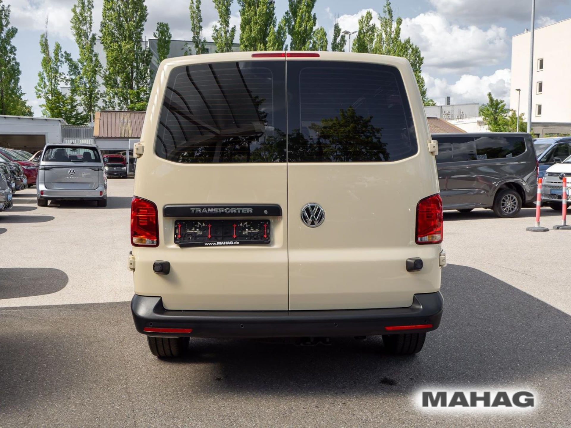 Volkswagen T6.1 Transporter Kombi langer Radstand