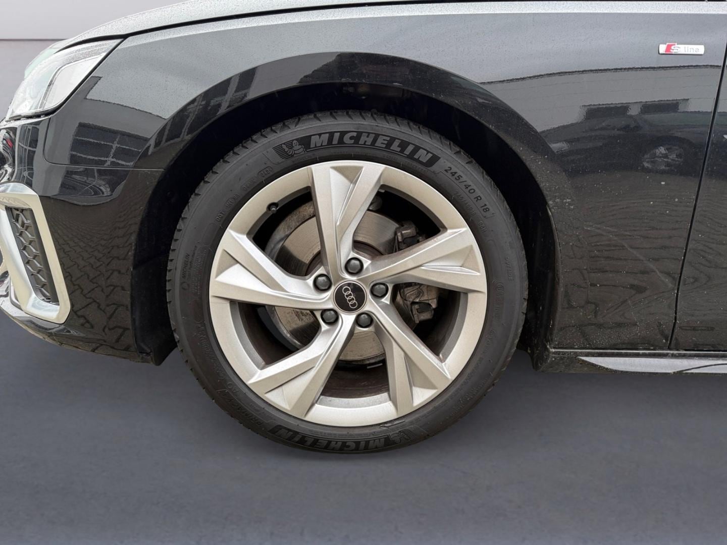 Bild über Audi A4 Avant S line 35 TDI S tronic - für weitere Informationen kontaktieren Sie den Audi Partner