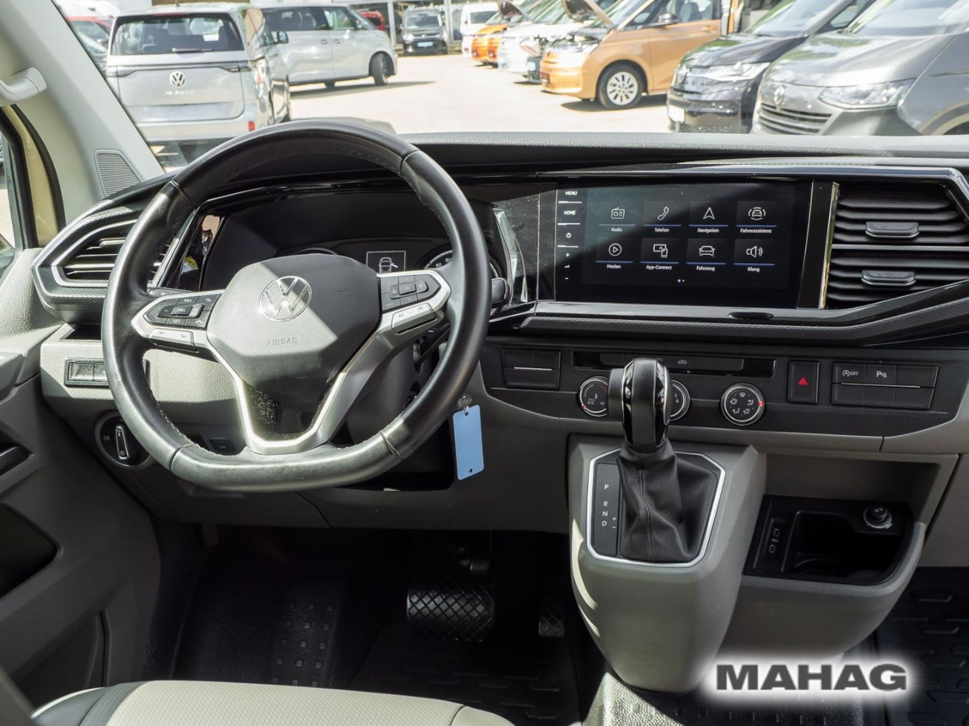 Volkswagen T6.1 Transporter Kombi langer Radstand