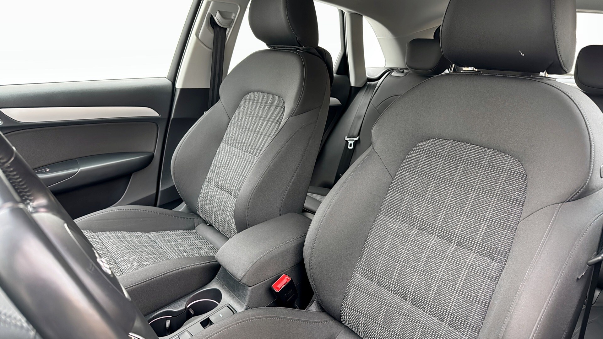 Bild som visar&nbsp;Audi Q3&nbsp;Q3 2.0 TDI quattro Proline Sport 150 hk S tronic - för mer information kontakta din Audi Partner