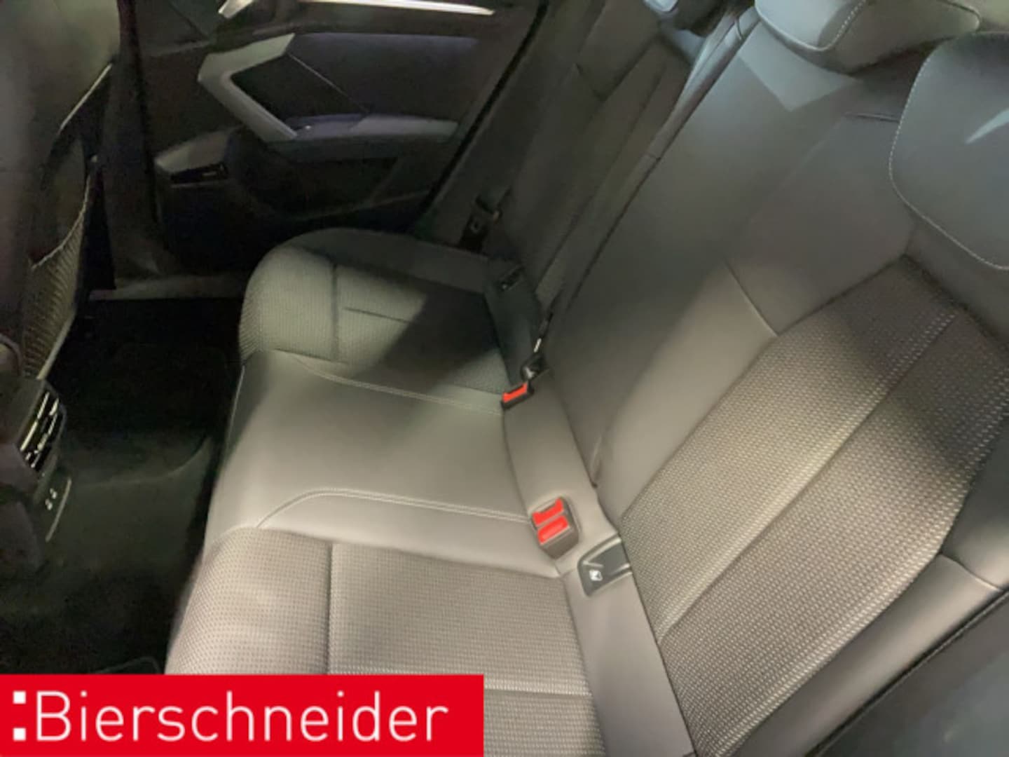 Bild über Audi S3 Sportback TFSI quattro S tronic - für weitere Informationen kontaktieren Sie den Audi Partner