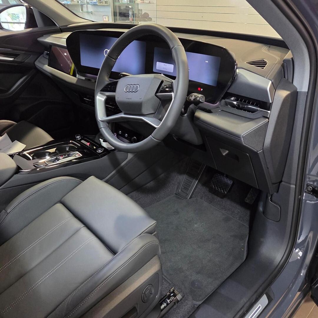 Image about Audi Q6 SUV e-tron e-tron