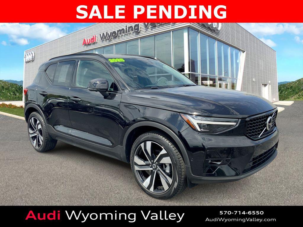 2025 Volvo XC40 B5 Plus Dark AWD's photo