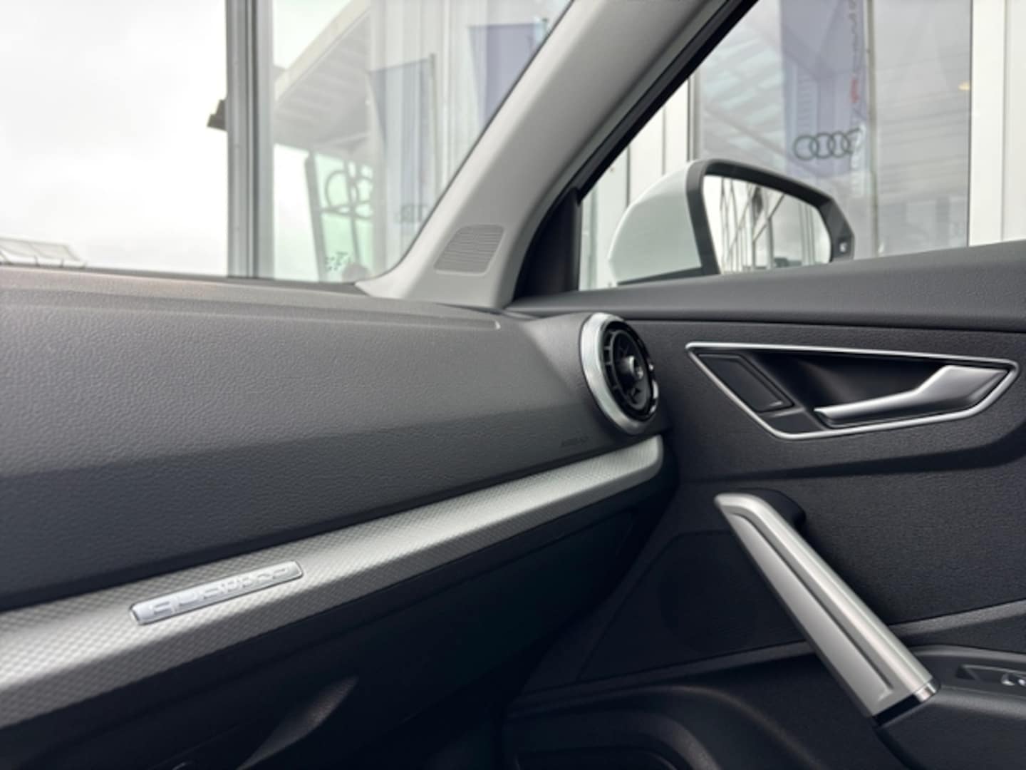 Bild über Audi Q2 S line 40 TFSI quattro S tronic - für weitere Informationen kontaktieren Sie den Audi Partner