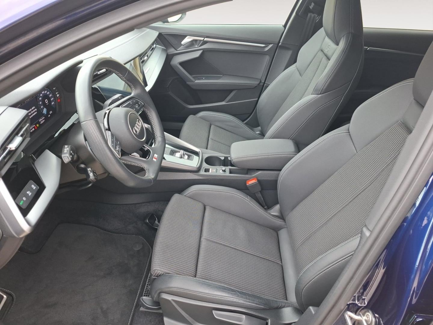 Bild über Audi A3 Sportback S line 35 TFSI S tronic - für weitere Informationen kontaktieren Sie den Audi Partner
