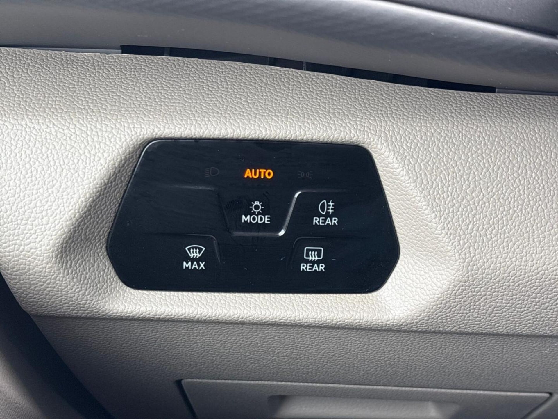 Volkswagen Multivan Basis-Modell