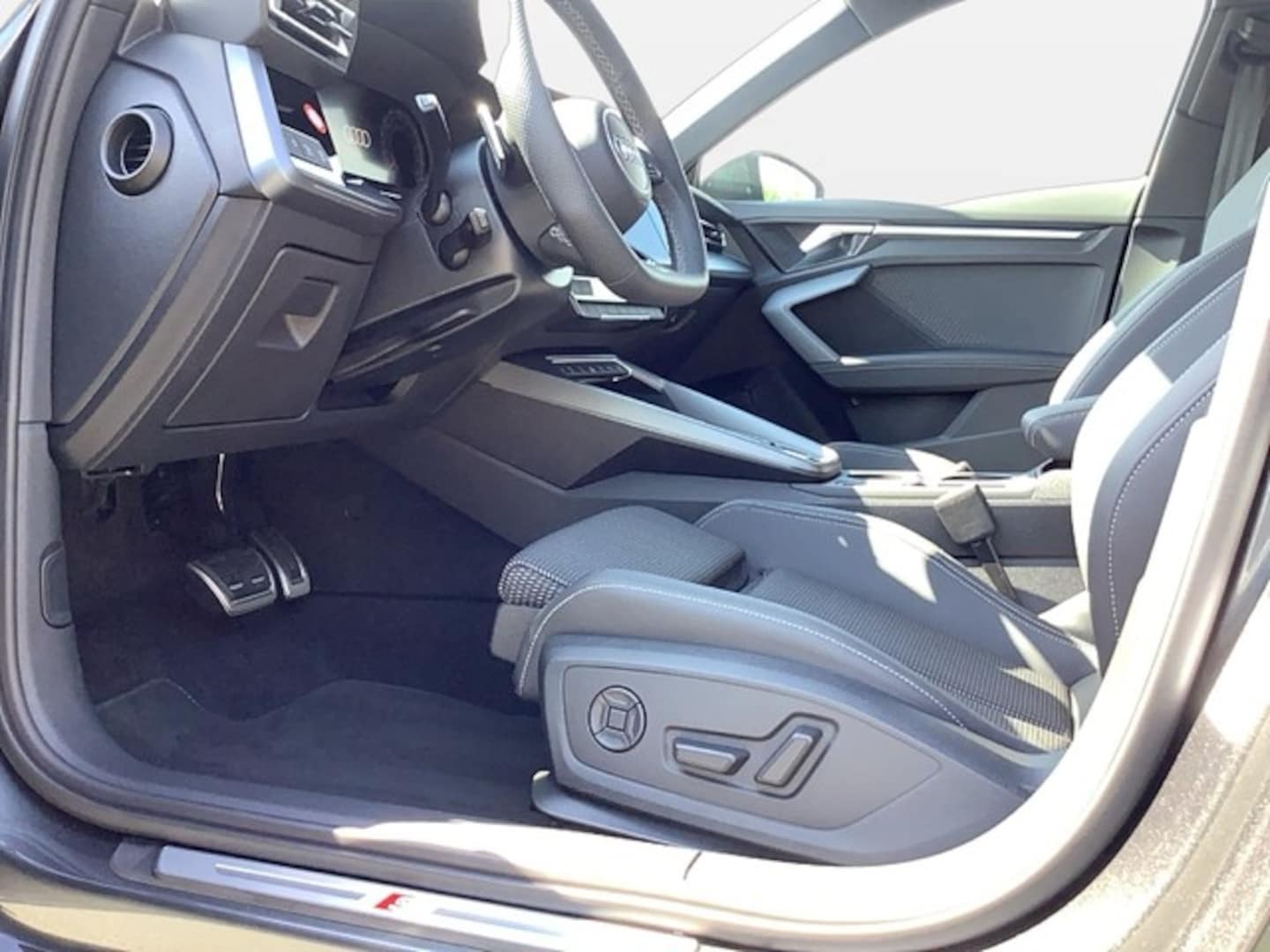 Bild über Audi A3 Limousine TFSI 110 kW S tronic - für weitere Informationen kontaktieren Sie den Audi Partner