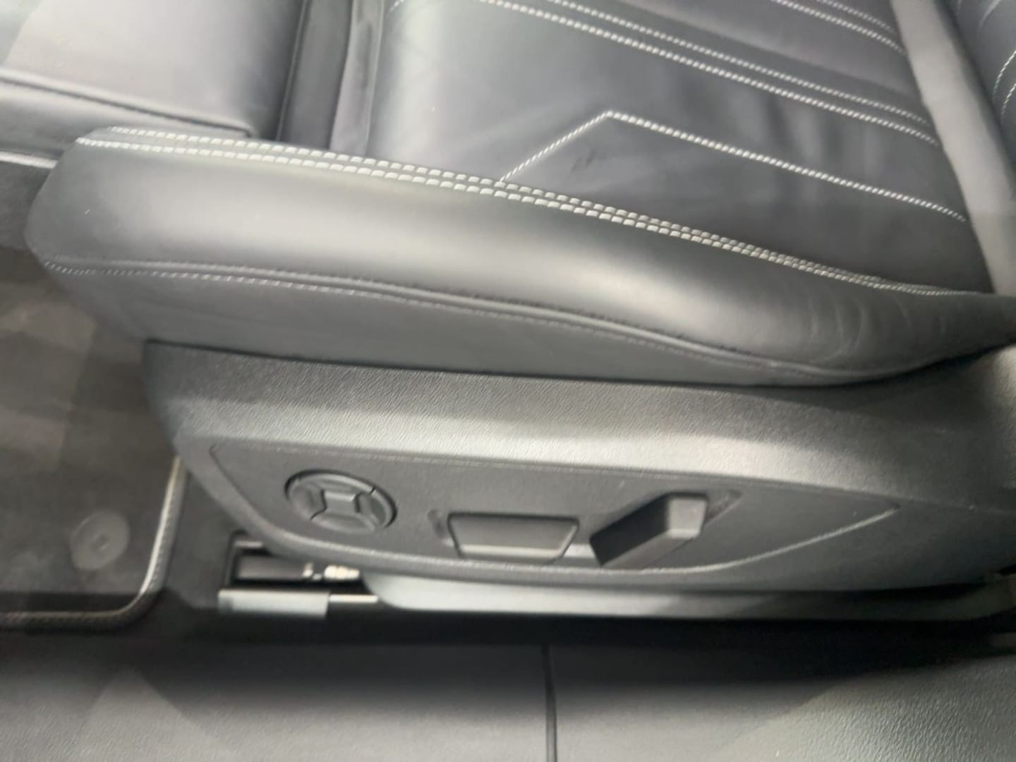 Bild über Audi S6 Limousine TDI quattro tiptronic - für weitere Informationen kontaktieren Sie den Audi Partner