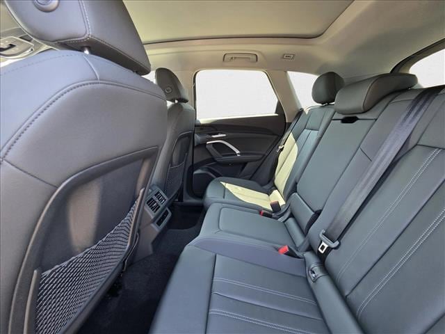 2025 Audi New Q5 Premium - Photo 16