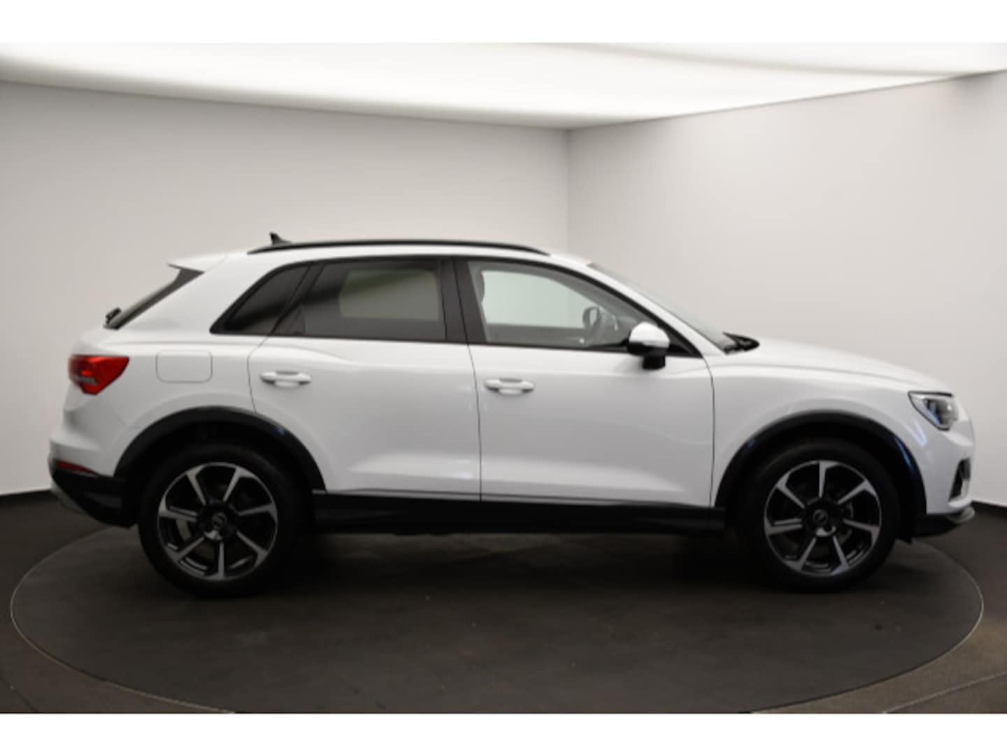 Bild über Audi Q3 TDI 110 kW S tronic - für weitere Informationen kontaktieren Sie den Audi Partner