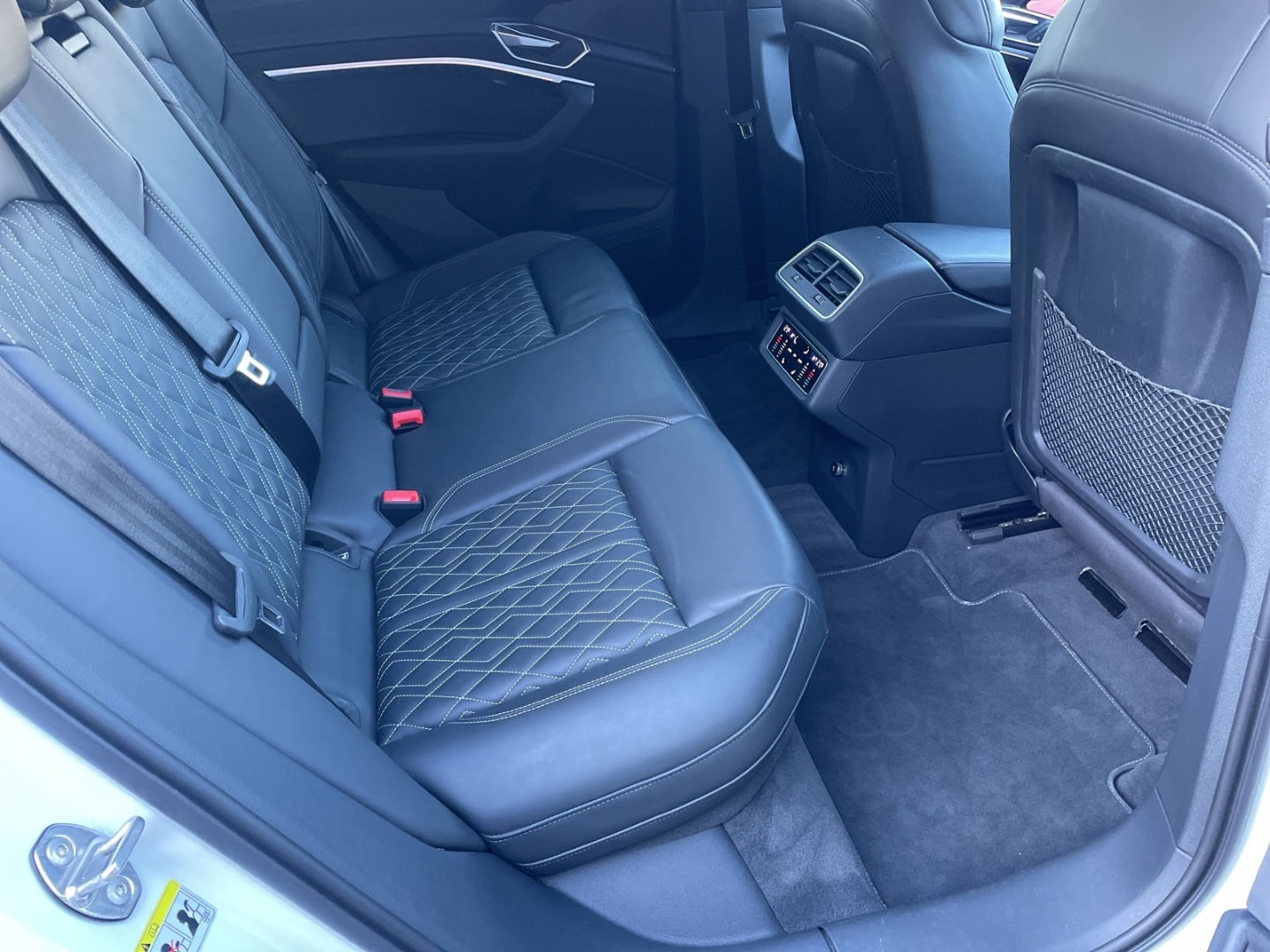 Bild über Audi e-tron S Sportback S e-tron quattro - für weitere Informationen kontaktieren Sie den Audi Partner