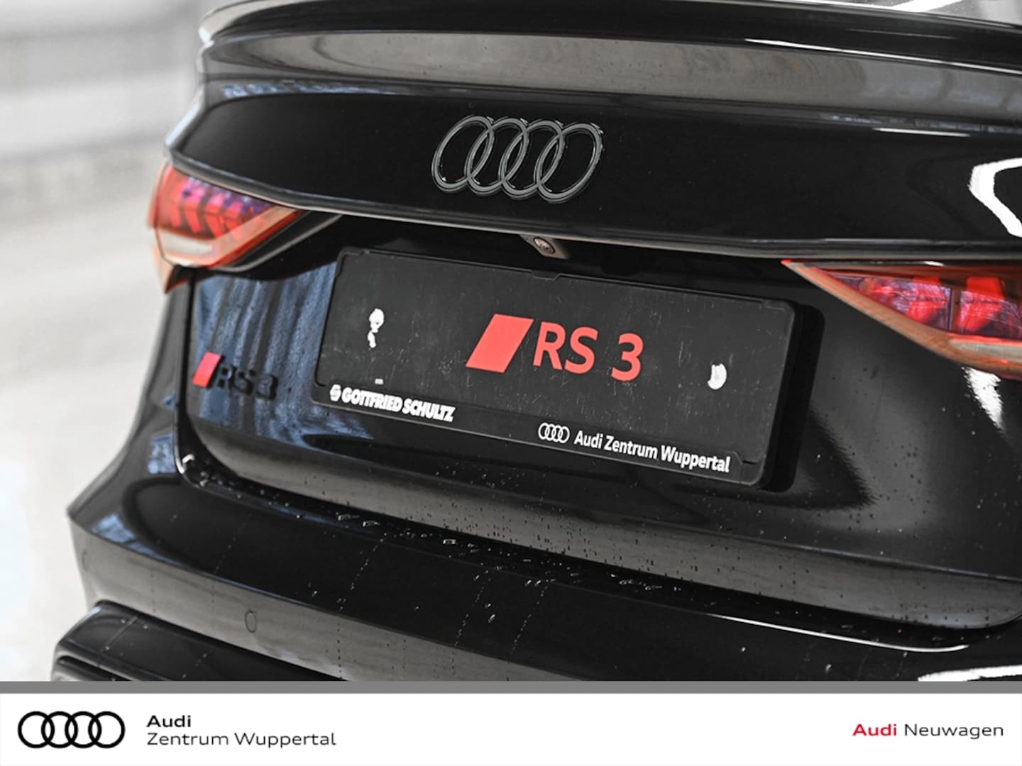 Bild über Audi RS 3 Limousine TFSI quattro 294 kW S tronic - für weitere Informationen kontaktieren Sie den Audi Partner