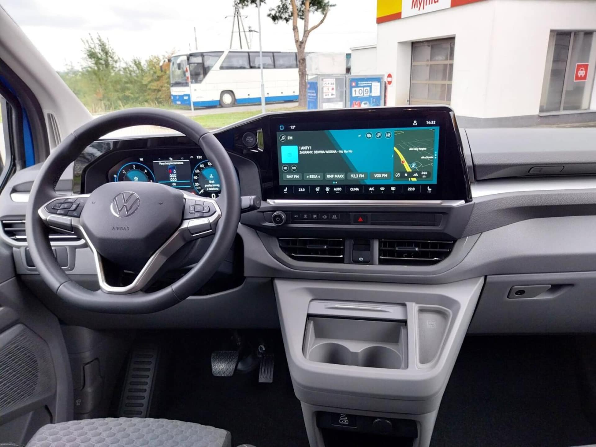 Volkswagen Caravelle długi roztaw osi Life