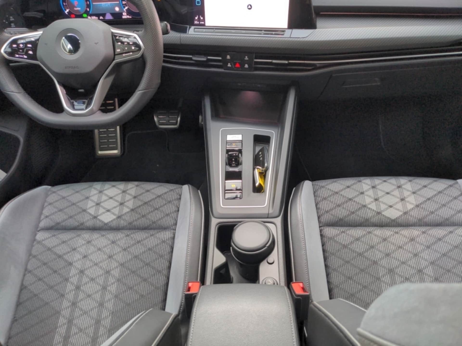 Volkswagen Golf R-Line