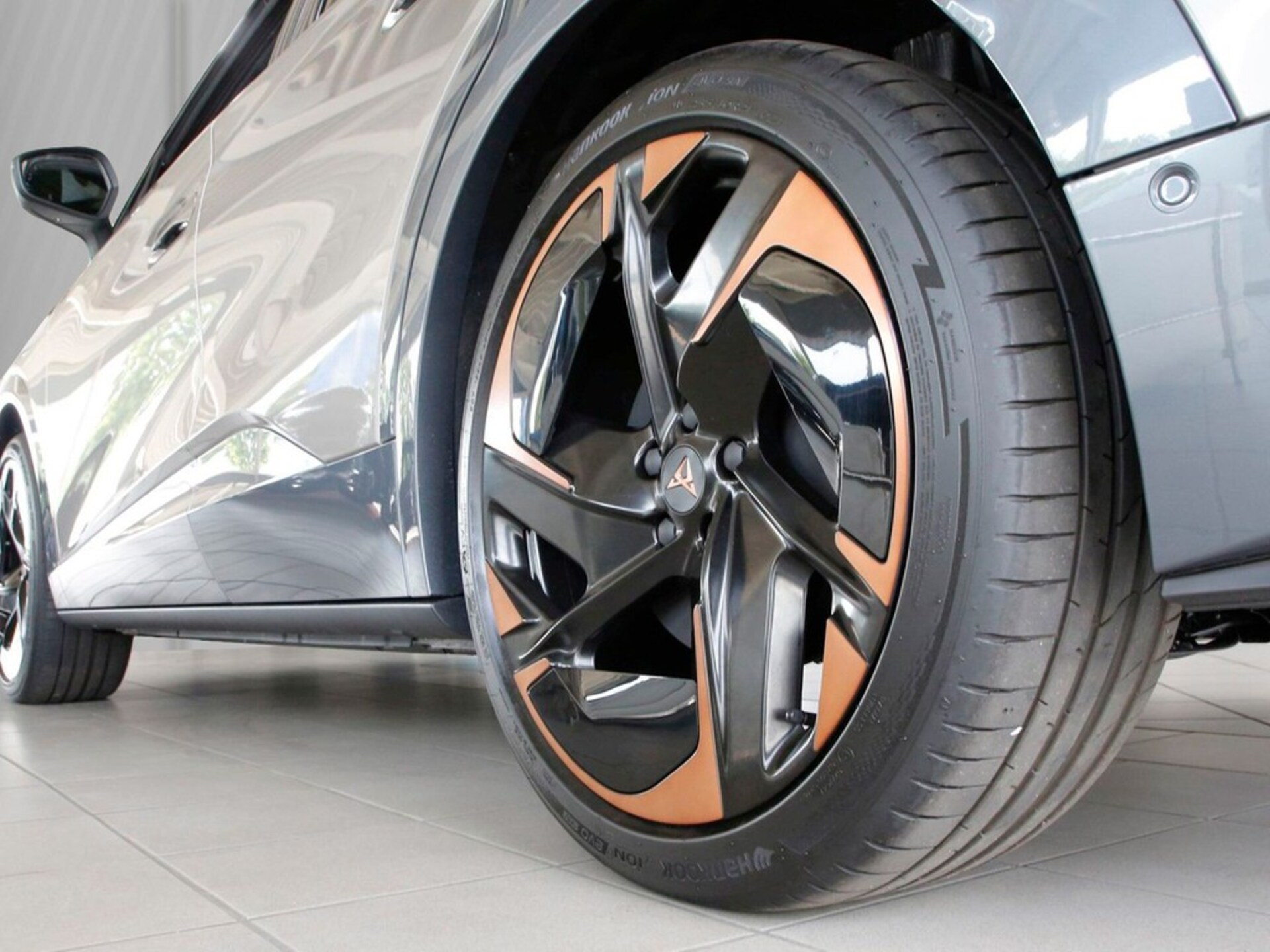 CUPRA Tavascan VZ