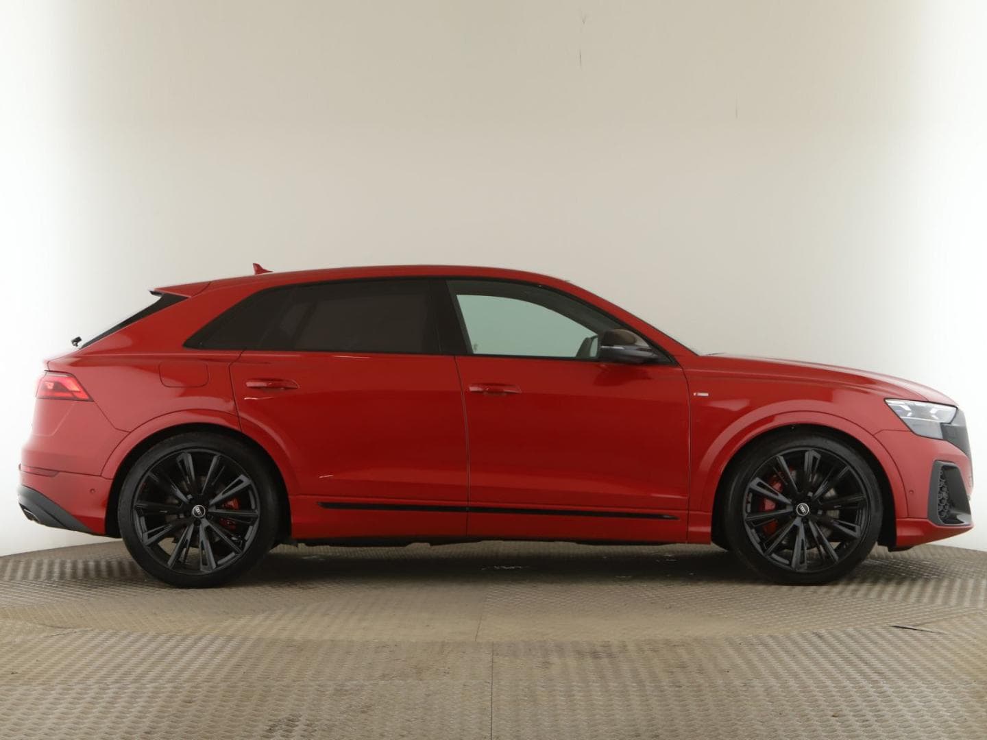 Bild über Audi Q8 SUV TFSI e TFSI e quattro 360 kW tiptronic - für weitere Informationen kontaktieren Sie den Audi Partner
