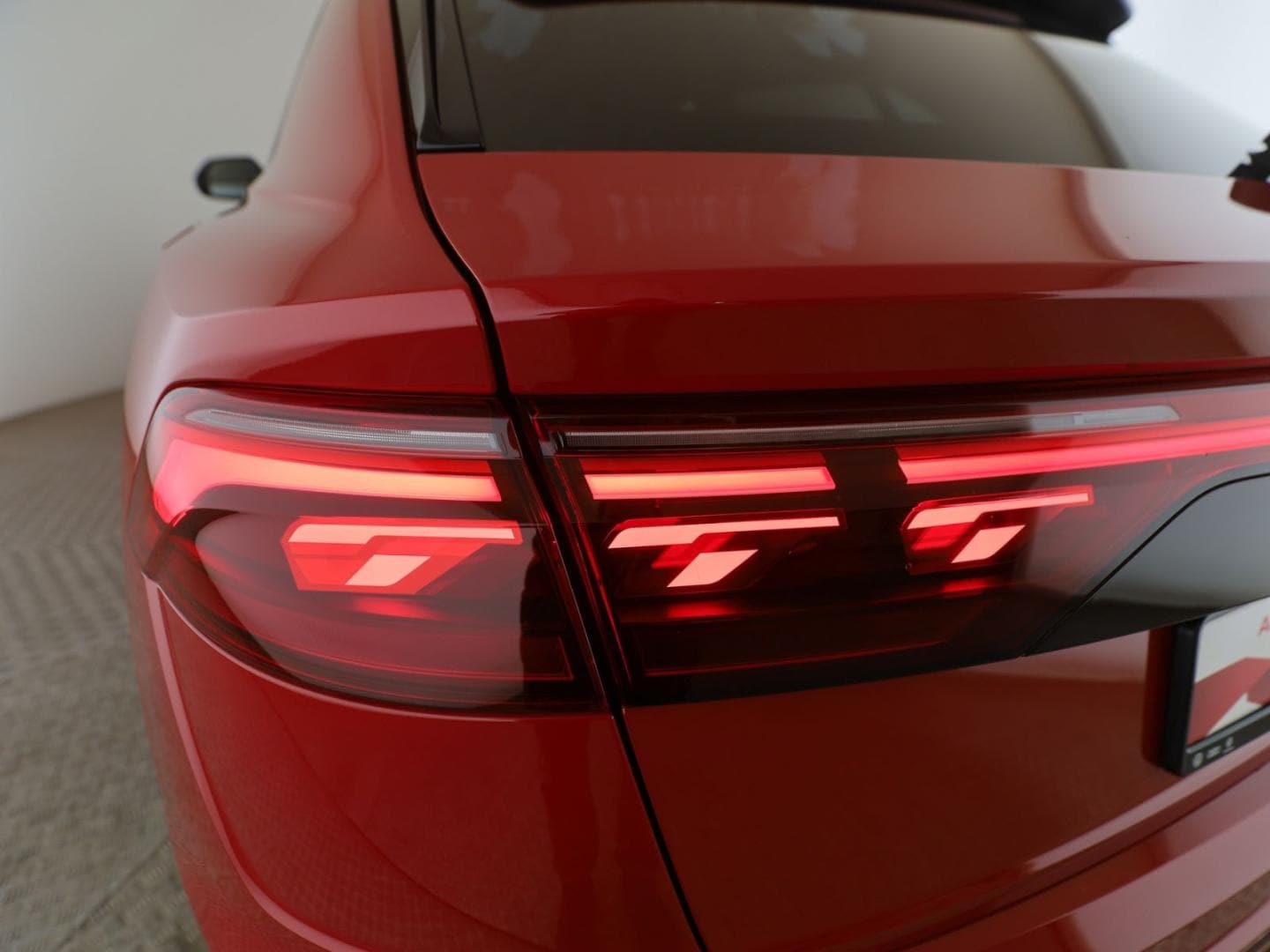 Bild über Audi Q8 SUV TFSI e TFSI e quattro 360 kW tiptronic - für weitere Informationen kontaktieren Sie den Audi Partner