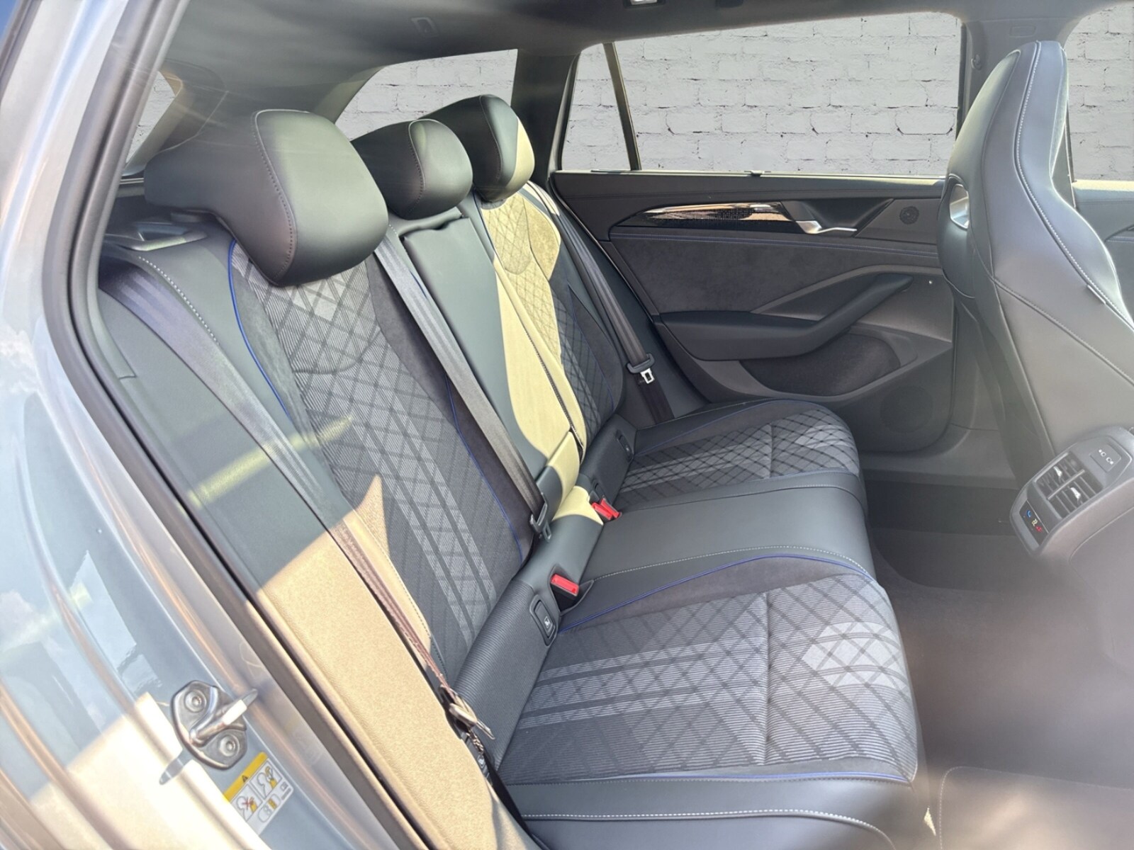 Volkswagen Passat – Bild 11