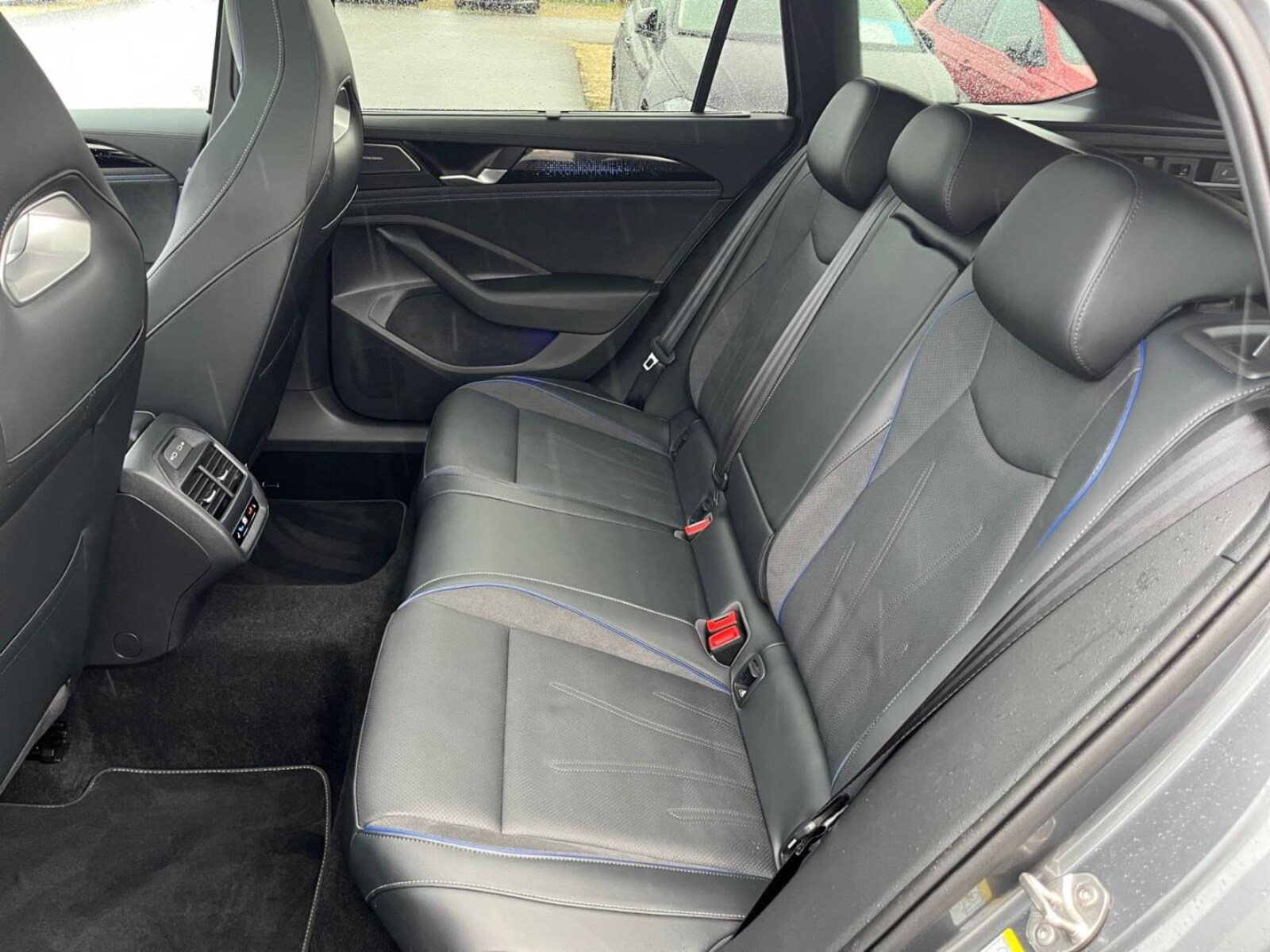 Volkswagen Passat – Bild 14