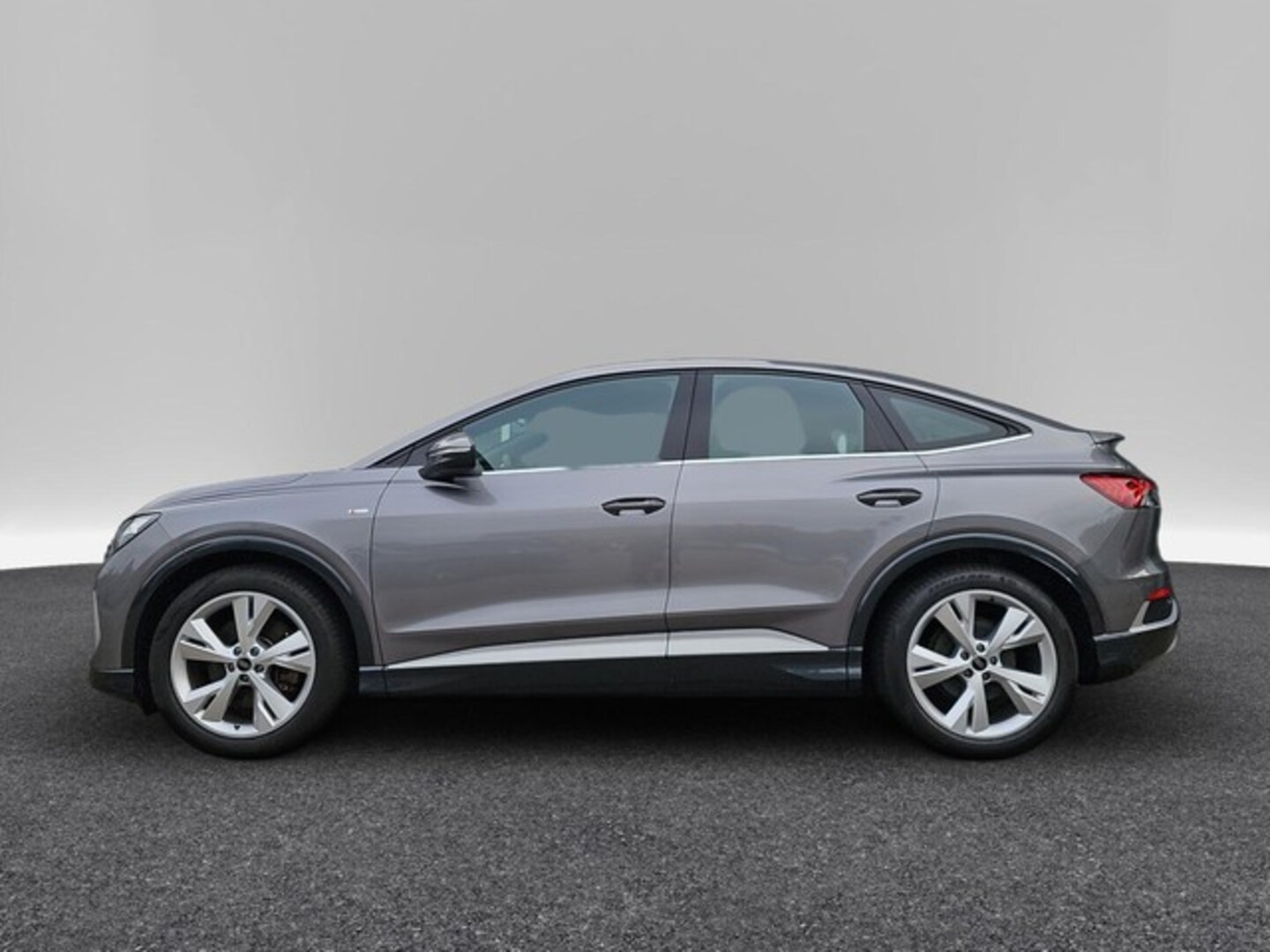 Bild über Audi Q4 Sportback e-tron 50 e-tron quattro - für weitere Informationen kontaktieren Sie den Audi Partner