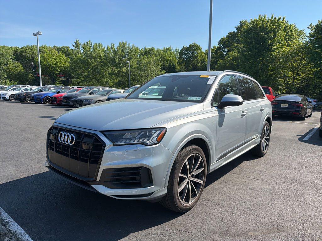 2023 Audi Q7 55 Premium Plus quattro Tiptronic's photo